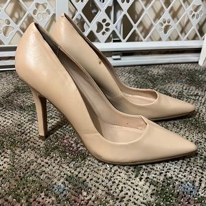 Nude pumps size 8.5 women’s heel